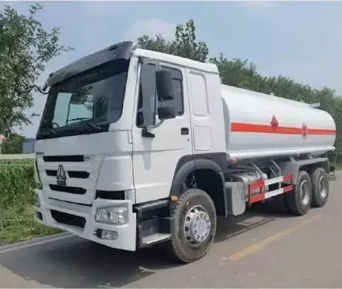SINOTRUK HOWO 6×4 Oil Tank Truck