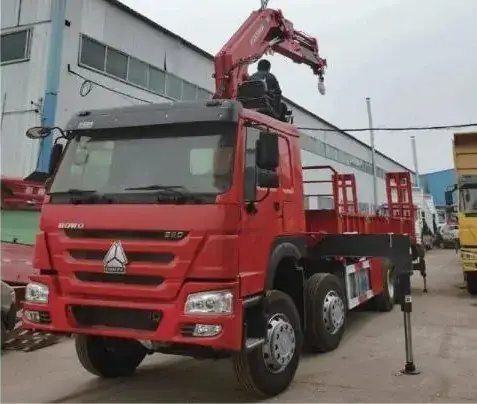 SINOTRUK HOWO 8×4 Truck-Mounted Crane